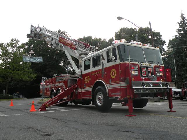 Tower Ladder 57 (2000 Seagrave)